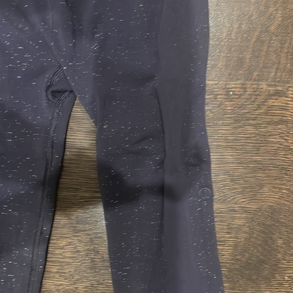 Lululemon cropped legging size 2 - Picture 3 of 3